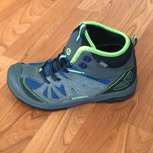 Merrell Capra Mid Waterproof Hiking Boot EUC Youth